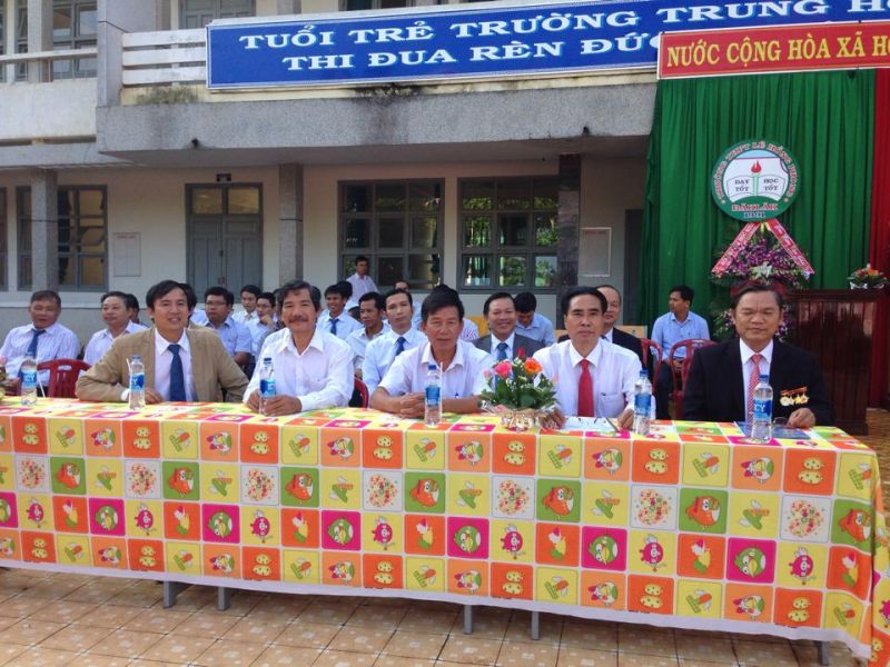 Thầy cô trường THPT Lê Hồng Phong