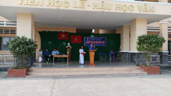 Đánh Giá Trường THPT Phan Văn Đạt - Long An Có Tốt Không