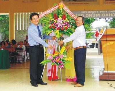 Trường THPT Trung Phú vinh dự nhận được nhiều bằng khen