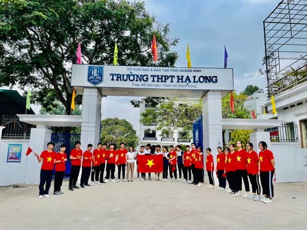 Đánh Giá Trường THPT Hạ Long – Quảng Ninh Có Tốt Không? 