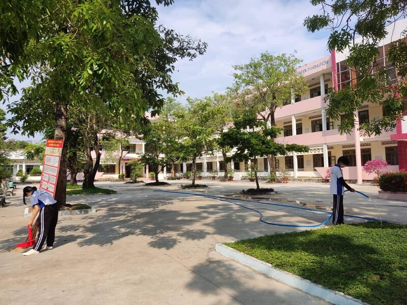 Trường THPT Lê Hồng Phong - Phú Yên có khuôn viên rộng và đẹp