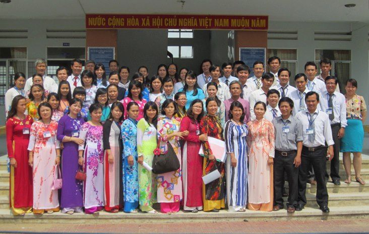Tập thể thầy cô giáo Trường THPT Trần Suyền - Phú Yên