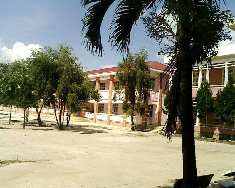 Khuôn viên trường THPT Nguyễn Du - Phú Yên