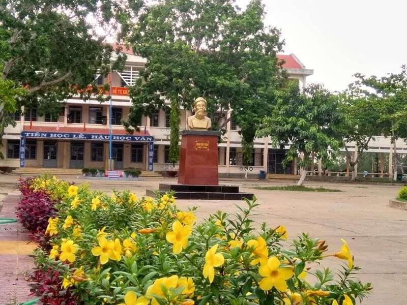 Trường THPT Phan Bội Châu- Phú Yên có khuôn viên đẹp và rộng