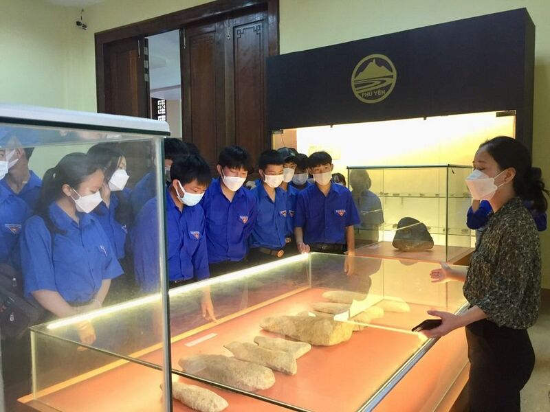 Hành trình về nguồn năm 2022 - Đến với Bảo tàng Phú Yên của học sinh THPT Nguyễn Trường Tộ