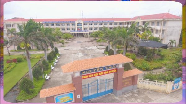 Khuôn viên trường THPT Nguyễn Trãi - Phú Yên