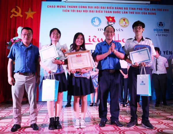 Học sinh của trường xuất sắc đạt giải trong Hội thi liên hoan câu lạc bộ Tiếng anh của tỉnh