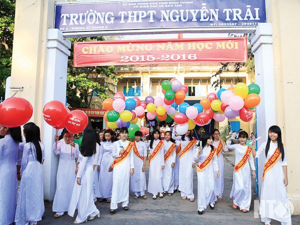 Hình ảnh khai giảng mừng năm học mới tại trường THPT Nguyễn Trãi