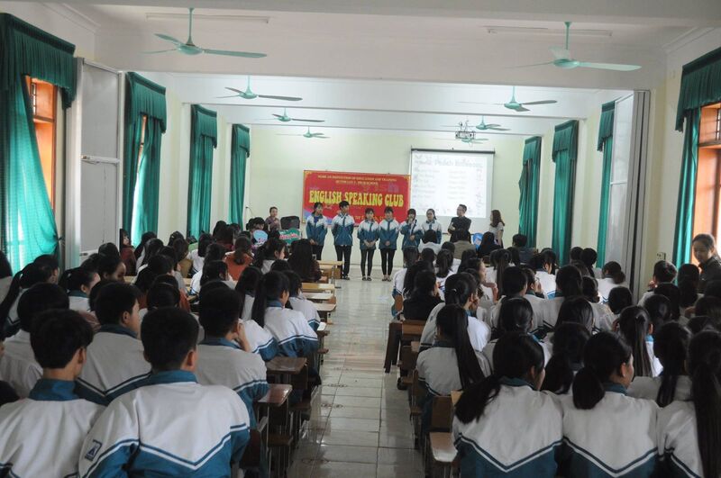 Lớp học Tiếng Anh của học sinh trường THPT Quỳnh Lưu 2