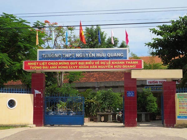đánh giá Trường THPT Nguyễn Hữu Quang có tốt không